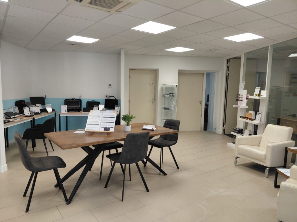 Intérieur de la boutique Horizon Clair à Bourg-les-Valence